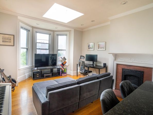 7 Hereford 8, Boston MA 02115