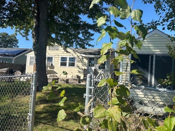 27 Ell Rd, Holbrook MA 02343