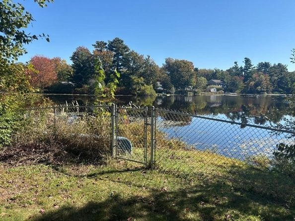 27 Ell Rd, Holbrook MA 02343
