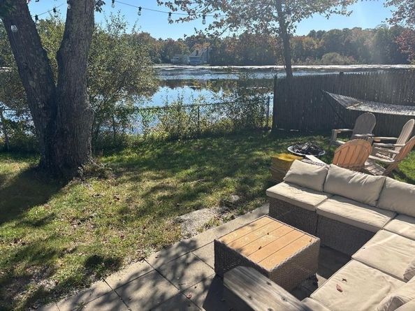 27 Ell Rd, Holbrook MA 02343