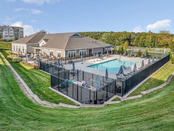 3112 Peters Farm Way 112, Westborough MA 01581