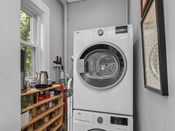 17 Circuit Ave 2, Newton MA 02461
