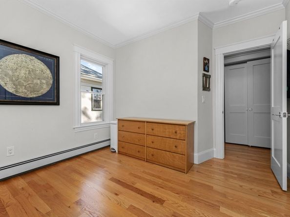 17 Circuit Ave 2, Newton MA 02461