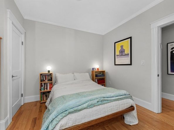 17 Circuit Ave 2, Newton MA 02461