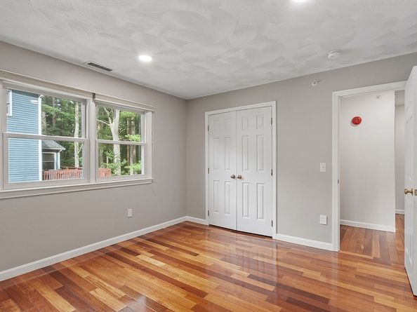45 Winterberry Way, Bedford MA 01730
