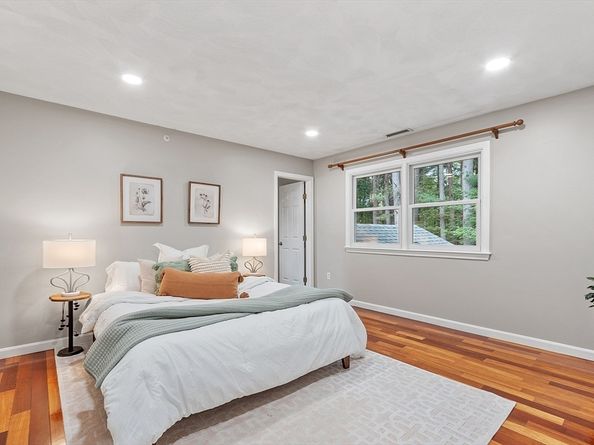 45 Winterberry Way, Bedford MA 01730