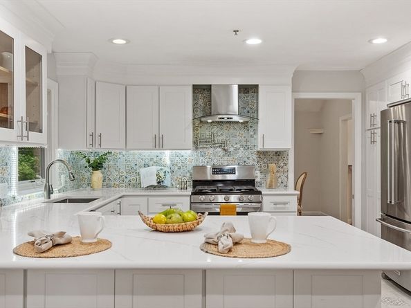 45 Winterberry Way, Bedford MA 01730