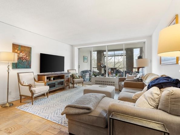 99 Pond Ave 417, Brookline MA 02445