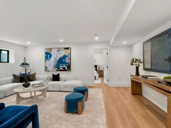 71 Cloverdale Rd, Newton MA 02461