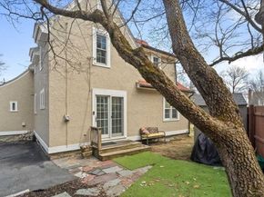 860 Pleasant St, Worcester MA 01602