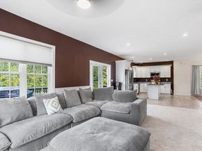 39 Hycrest Rd, Charlton MA 01507