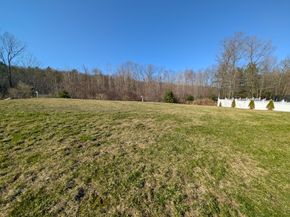 39 Hycrest Rd, Charlton MA 01507