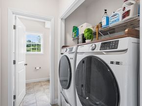 39 Hycrest Rd, Charlton MA 01507