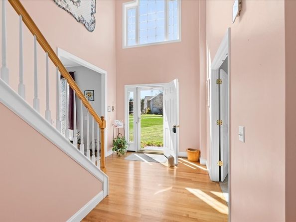 16 Blackstone Ln, Grafton MA 01560