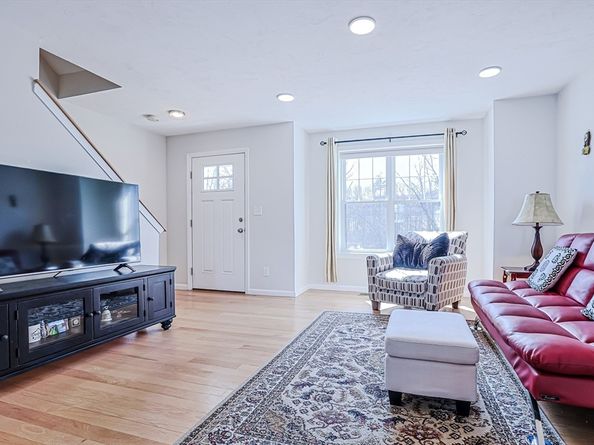 2 Walter G Wiede St 1, Chelmsford MA 01863