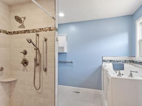 1 Victoria Drive 22, Leicester MA 01542