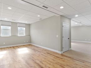 1 Victoria Drive 22, Leicester MA 01542