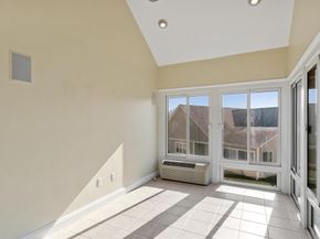 1 Victoria Drive 22, Leicester MA 01542