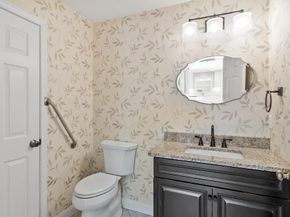 1 Victoria Drive 22, Leicester MA 01542