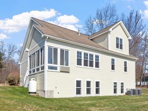 1 Victoria Drive 22, Leicester MA 01542