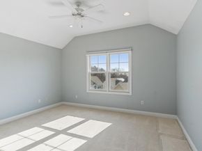 1 Victoria Drive 22, Leicester MA 01542