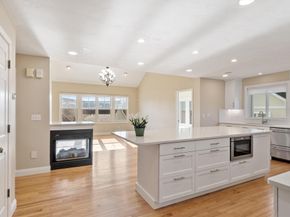 1 Victoria Drive 22, Leicester MA 01542