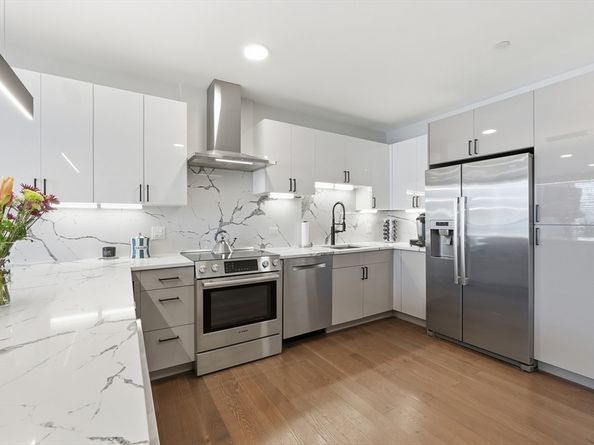 68 Los Angeles PH5, Newton MA 02458