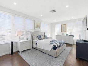 68 Los Angeles PH5, Newton MA 02458