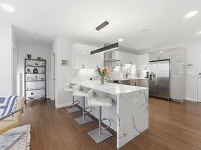 68 Los Angeles PH5, Newton MA 02458