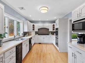 319 Lowell St, Lynnfield MA 01940