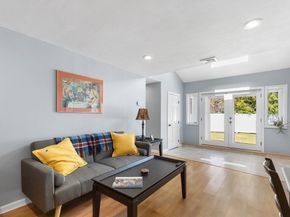 319 Lowell St, Lynnfield MA 01940
