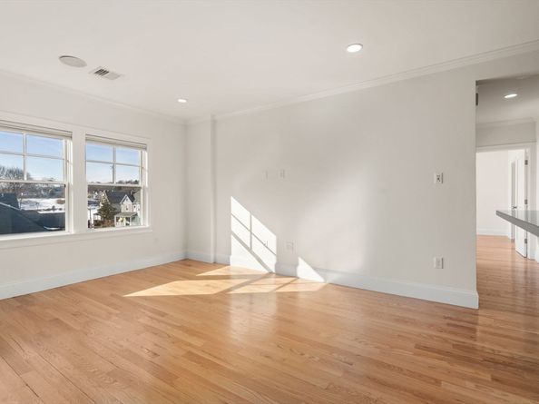 18 Robert St 14, Boston MA 02131