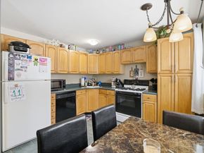 78 Edgelawn Ave 7, North Andover MA 01845