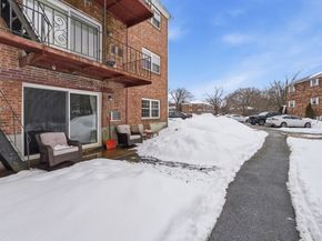 78 Edgelawn Ave 7, North Andover MA 01845