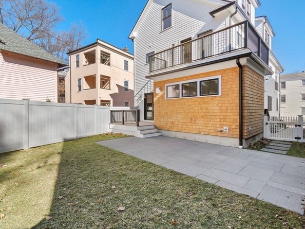 71 Greenough St 1, Brookline MA 02445