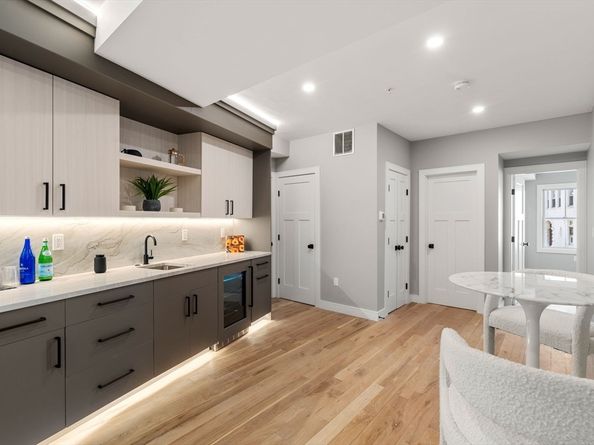 71 Greenough St 1, Brookline MA 02445