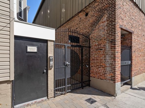 195 Green Street, Cambridge MA 02139
