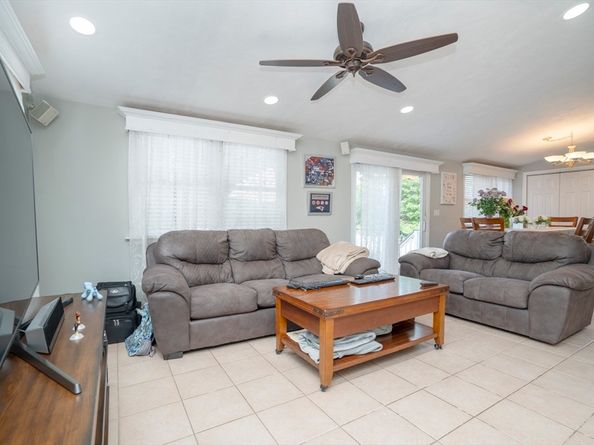 3 Winnegance Ave, Peabody MA 01960