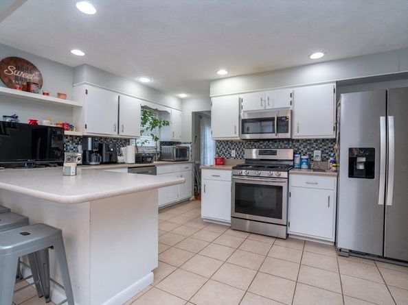 3 Winnegance Ave, Peabody MA 01960