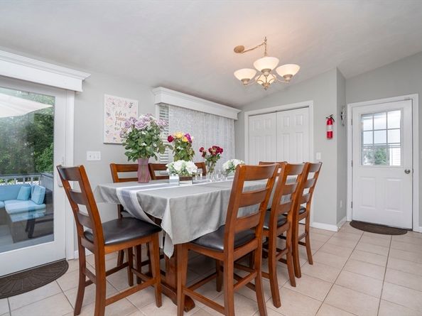 3 Winnegance Ave, Peabody MA 01960