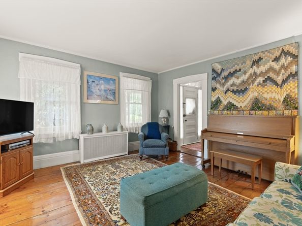 42 High St, Wilmington MA 01887