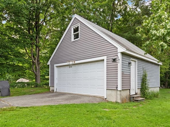 42 High St, Wilmington MA 01887