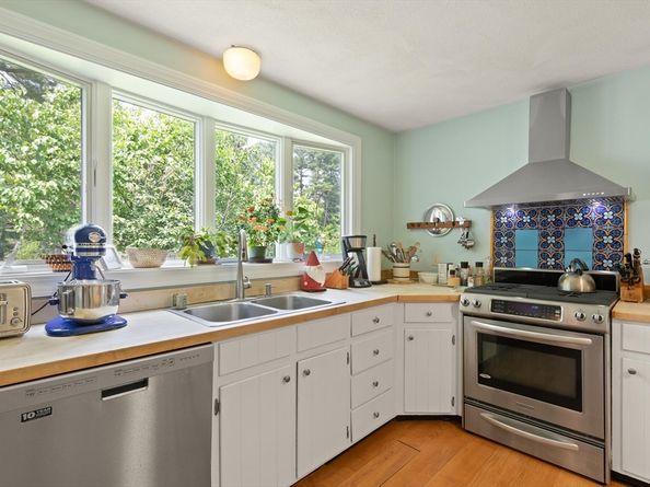 42 High St, Wilmington MA 01887