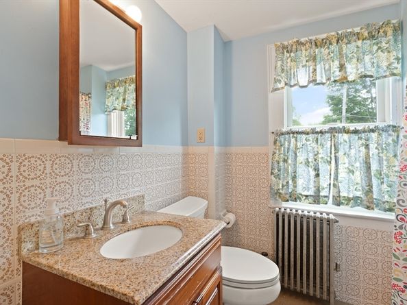 42 High St, Wilmington MA 01887