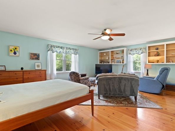 42 High St, Wilmington MA 01887