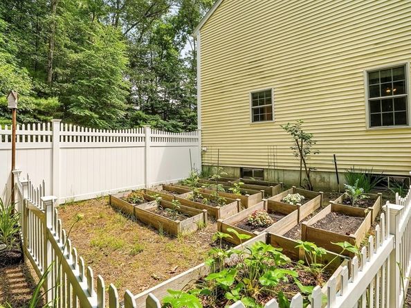 78 Milford St, Upton MA 01568