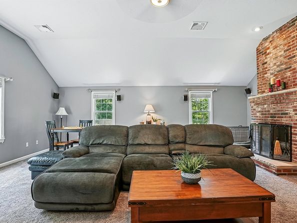 78 Milford St, Upton MA 01568