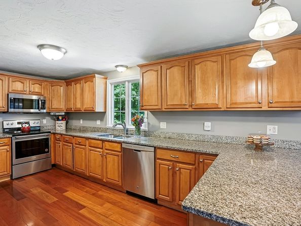 78 Milford St, Upton MA 01568