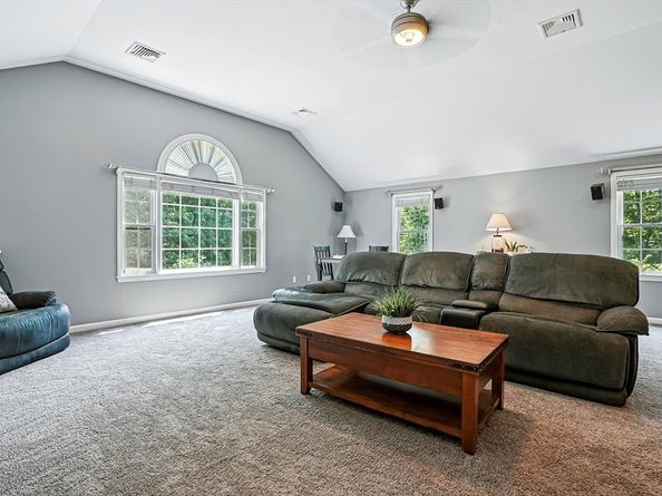 78 Milford St, Upton MA 01568