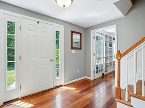 78 Milford St, Upton MA 01568